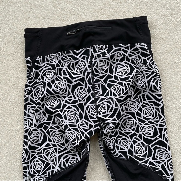 Lululemon real quick crop full on luxtreme posey 6 black white - Picture 12 of 15